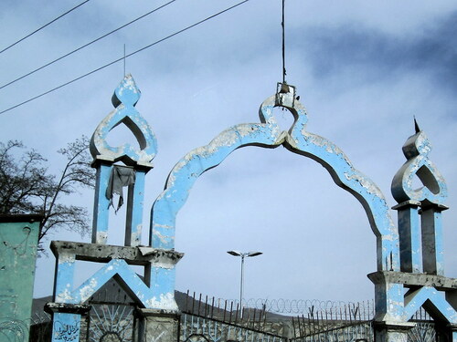afgh_concertina_mosque
