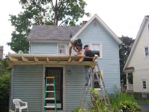 Fastening perlins to rafters